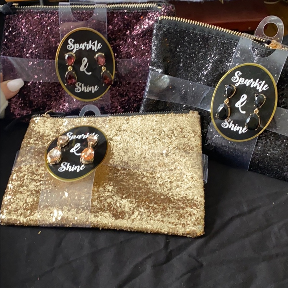 MUST BUNDLE Glitter jewelry/make-up bags with earrings!!